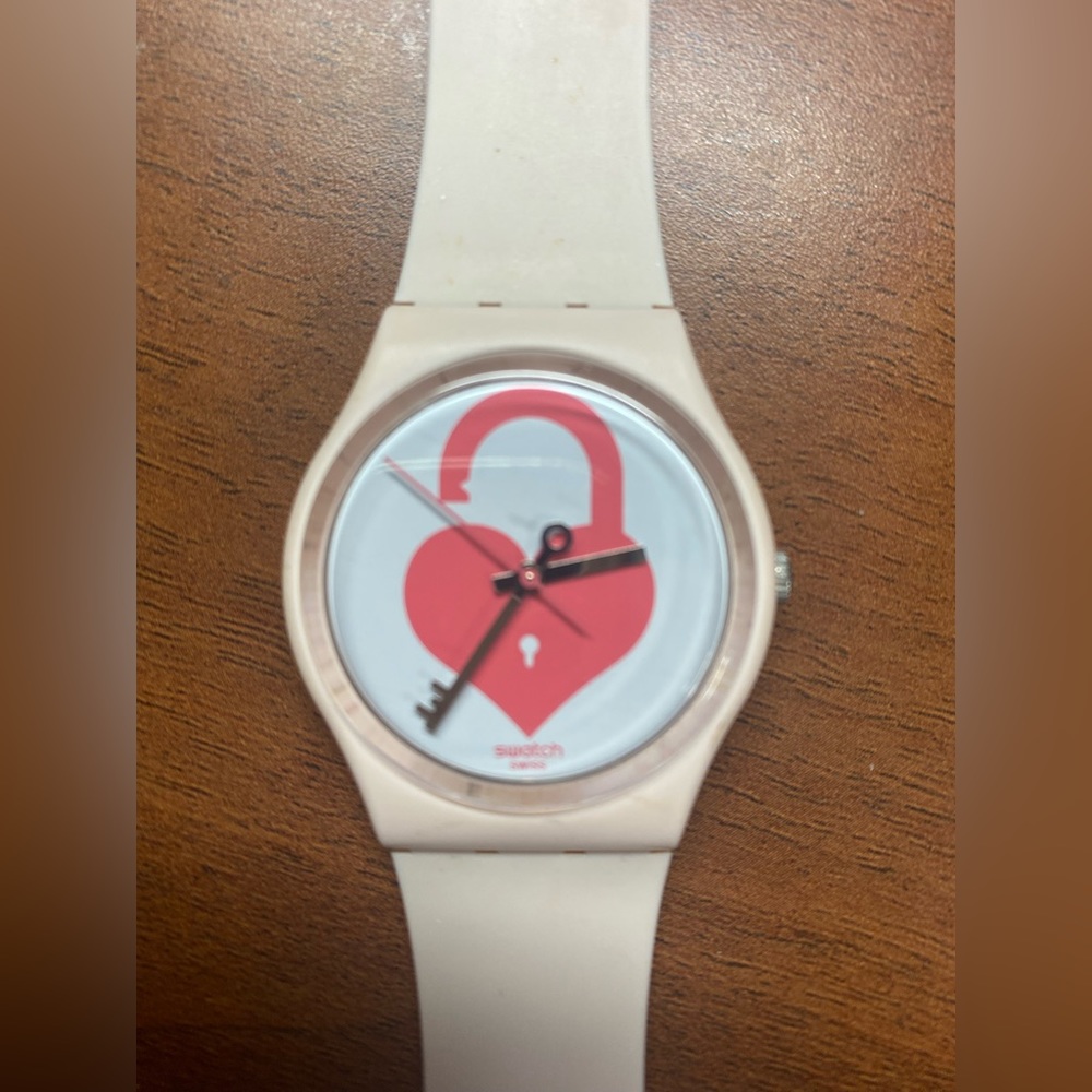 Perfect for Valentines Day!Swatch 2015 Unlock My Heart Watch - Picture 2 of 5